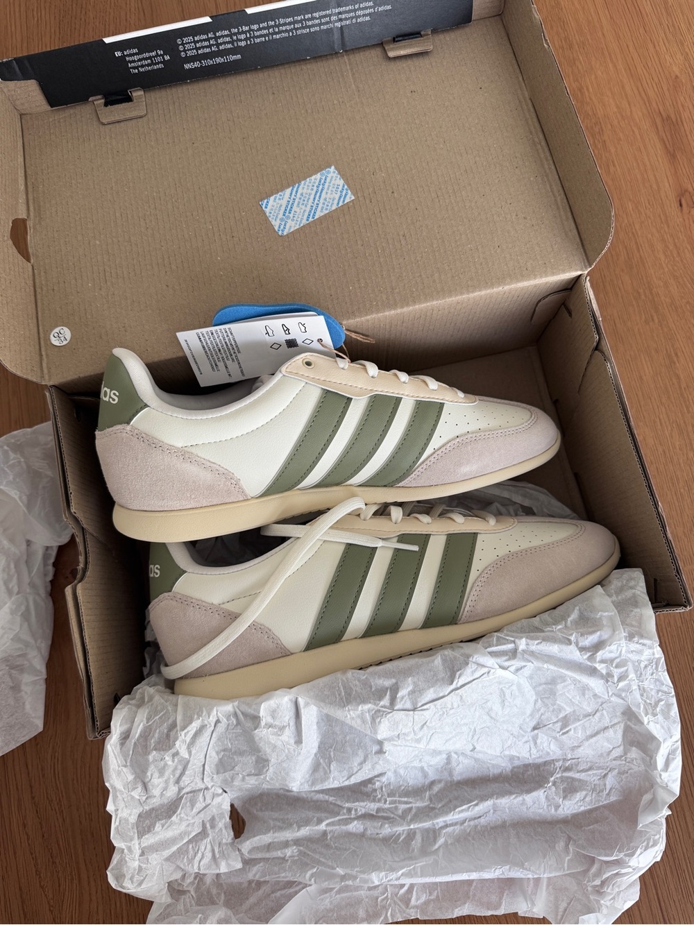 New women’s Adidas Barreda Lo sneakers